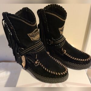 Black Moccasins with Fringe Detailing